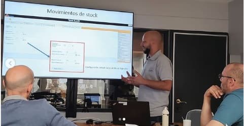 Pump Control: capacitación sobre instalación y configuración del sistema de telemedición Tank Black